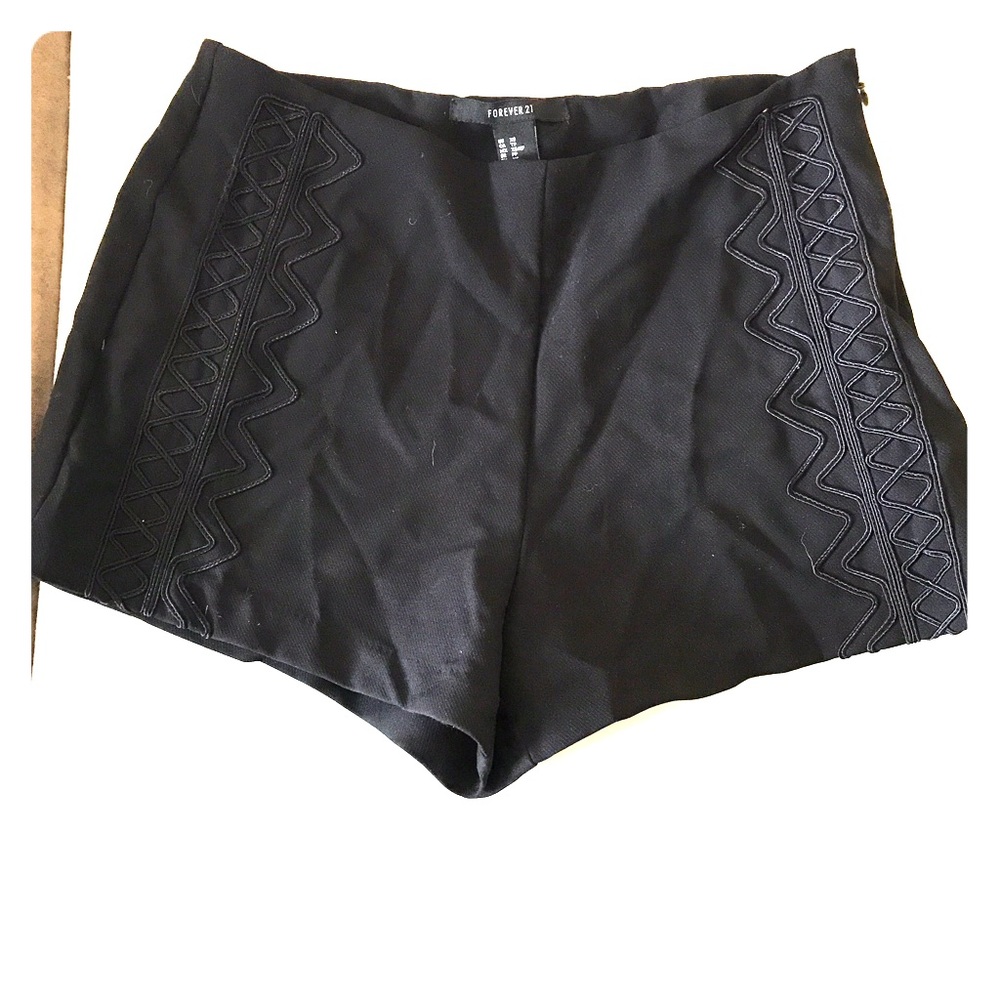 Embroidered high waisted shorts